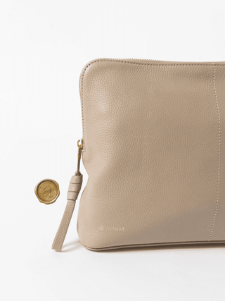 Grande Pouch (Pebbled Leather)
