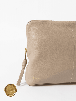 Grande Pouch (Pebbled Leather)